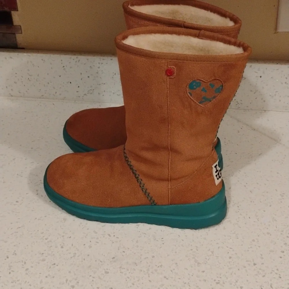 UGG Tan Kids Boots with Teal Sole. Size 6 Women - Picture 4 of 8